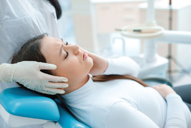 wisdom teeth removal woman getting consultation for wisdom teeth removal