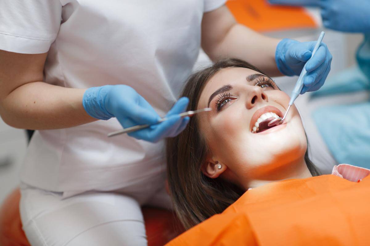 a woman getting a dental filling thinking about what to expect during a dental filling